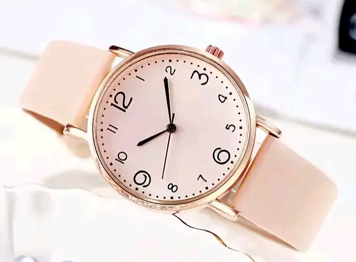 Reloj de pulsera elegante color crema - 1