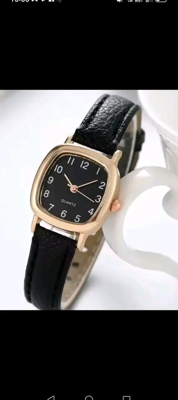 Reloj análogo de pulsera con correa negra