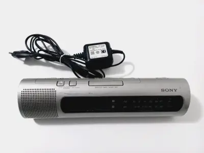Radio reloj despertador Sony con cargador - miniatura 1