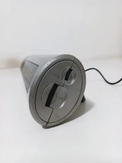 Radio reloj despertador Sony con cargador - miniatura 3