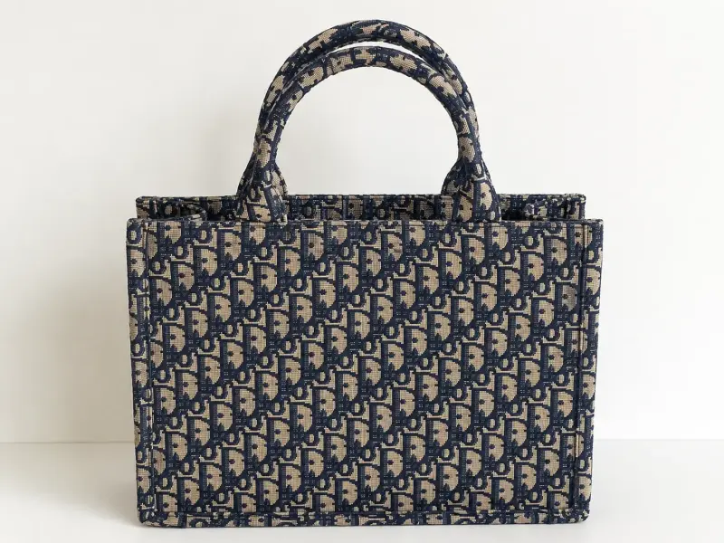 Bolso tote de tela con diseño elegante - 1