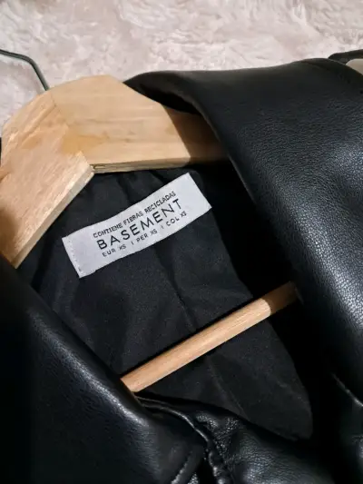 Chaqueta de cuero negra Basement para mujer - miniatura 1