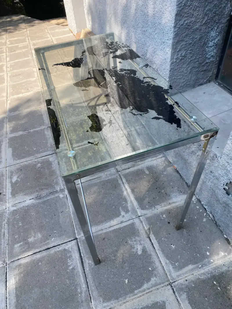 Mesa de vidrio con diseño de mapa - 1