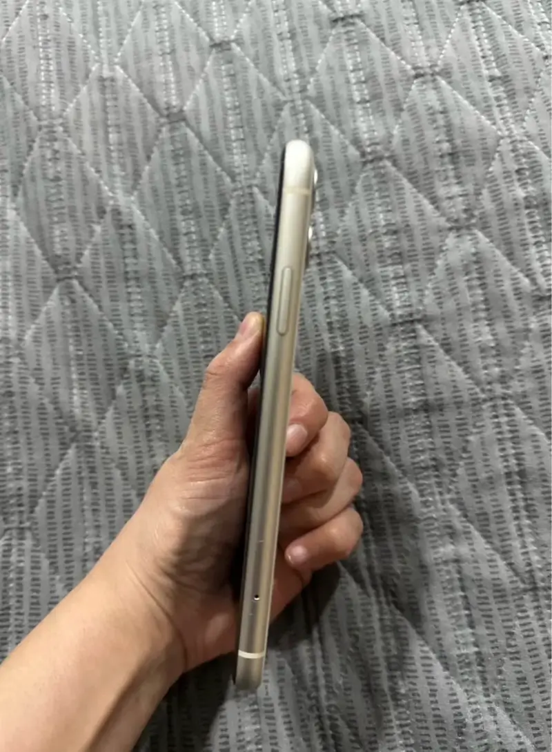 iPhone 11 blanco en buen estado - 5