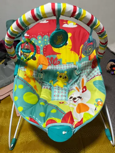 Silla mecedora para bebé Infanti con juguetes - miniatura 1