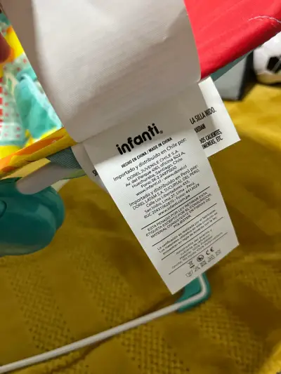 Silla mecedora para bebé Infanti con juguetes - miniatura 2
