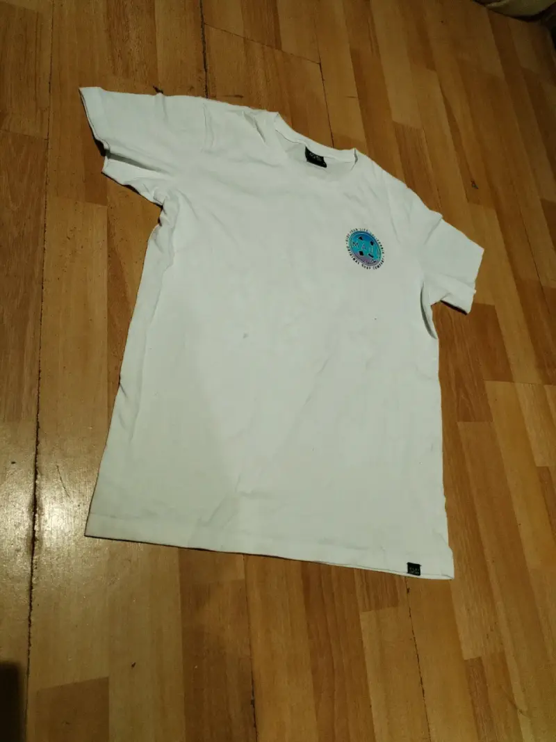 Polera blanca Maui and Sons con logo - 1