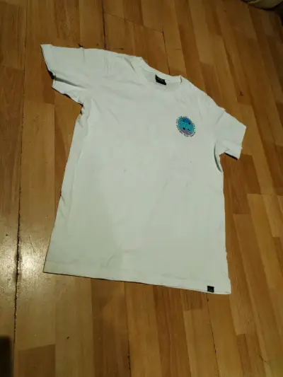 Polera blanca Maui and Sons con logo - miniatura 1