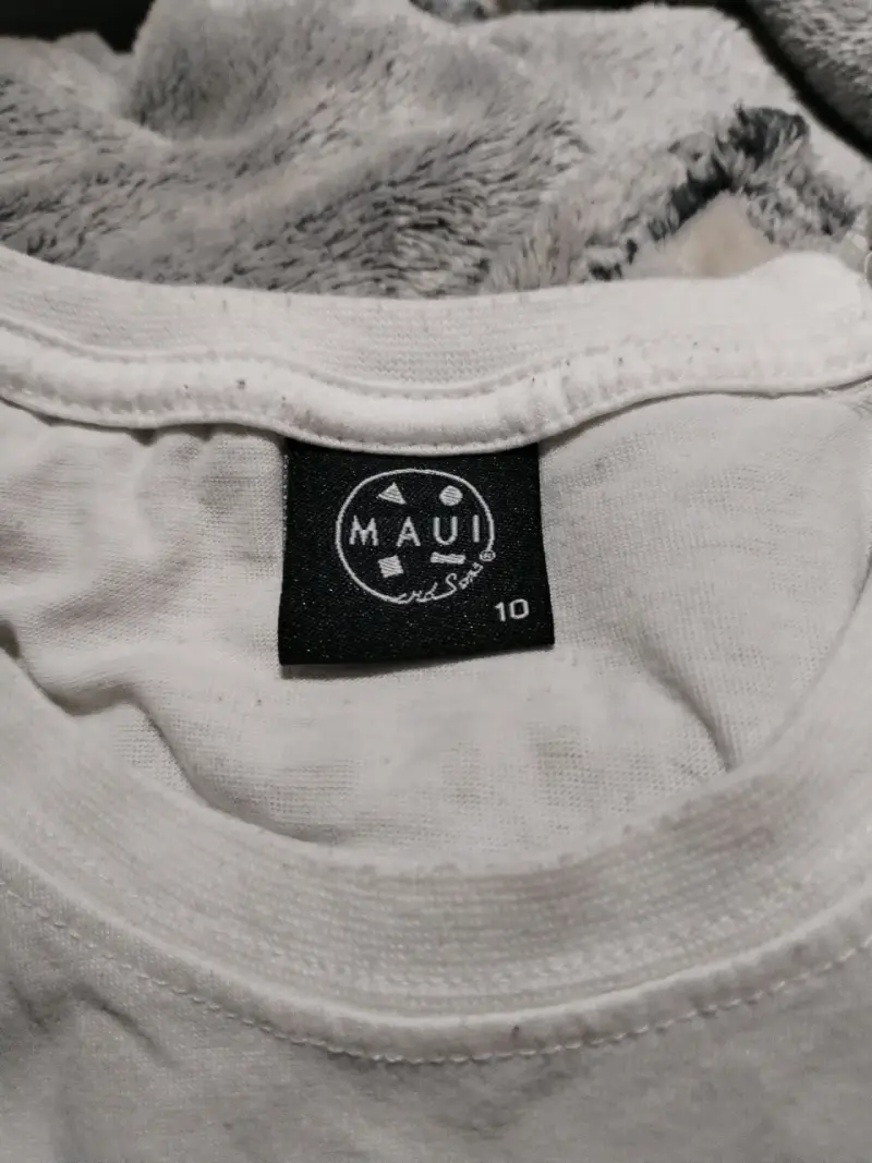 Polera blanca Maui and Sons con logo - 3