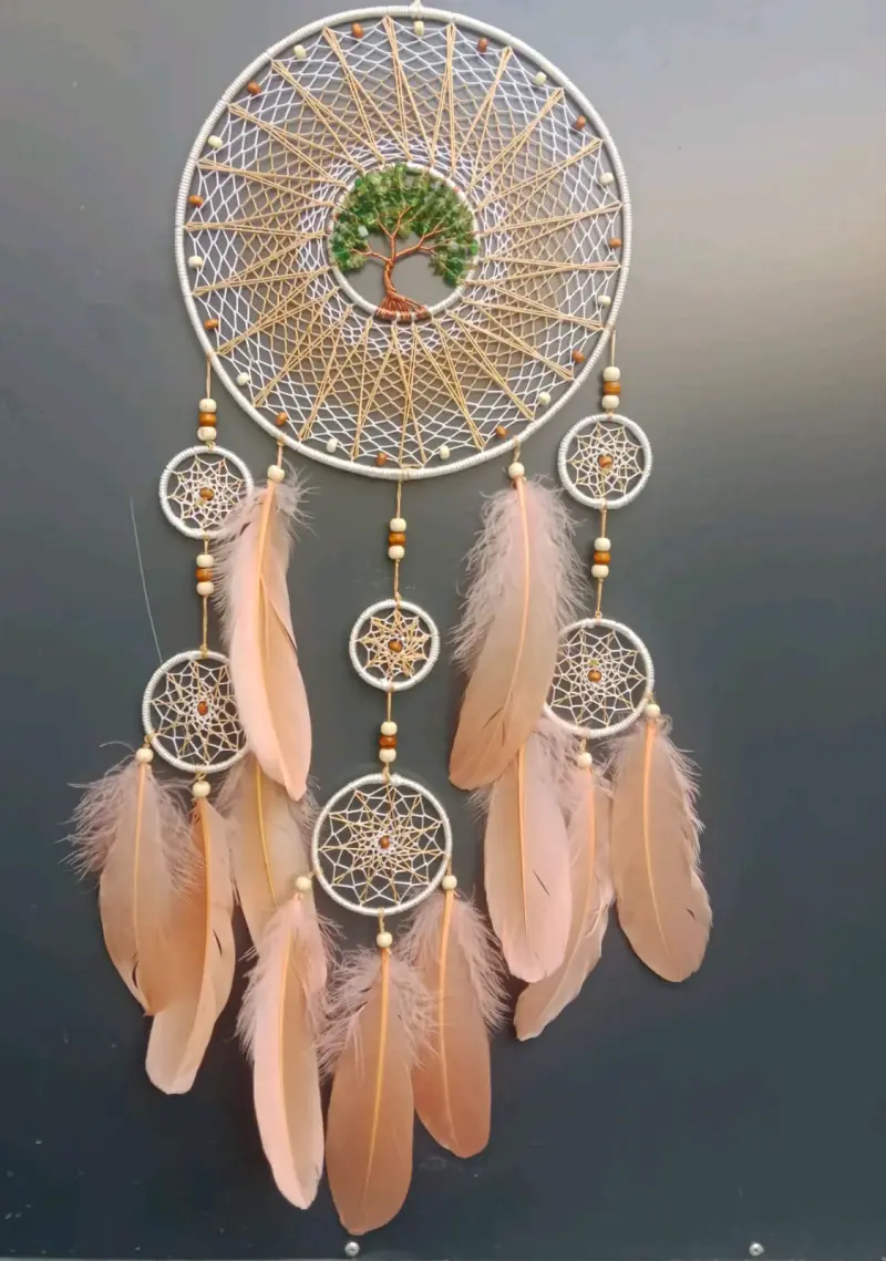 Atrapasueños decorativo con plumy árbol de cobre - 2