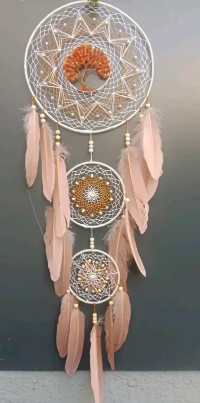 Atrapasueños decorativo con plumy árbol  de cobre - miniatura 3