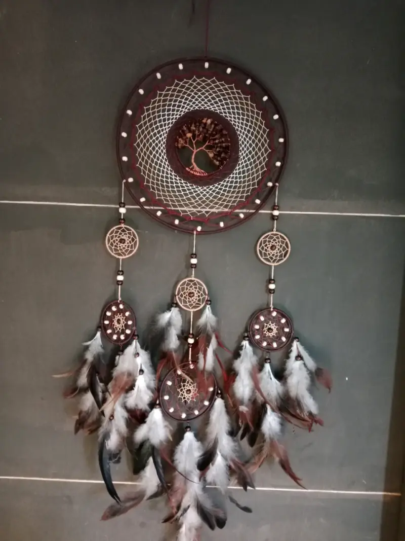 Atrapasueños decorativo con plumy árbol de cobre - 4
