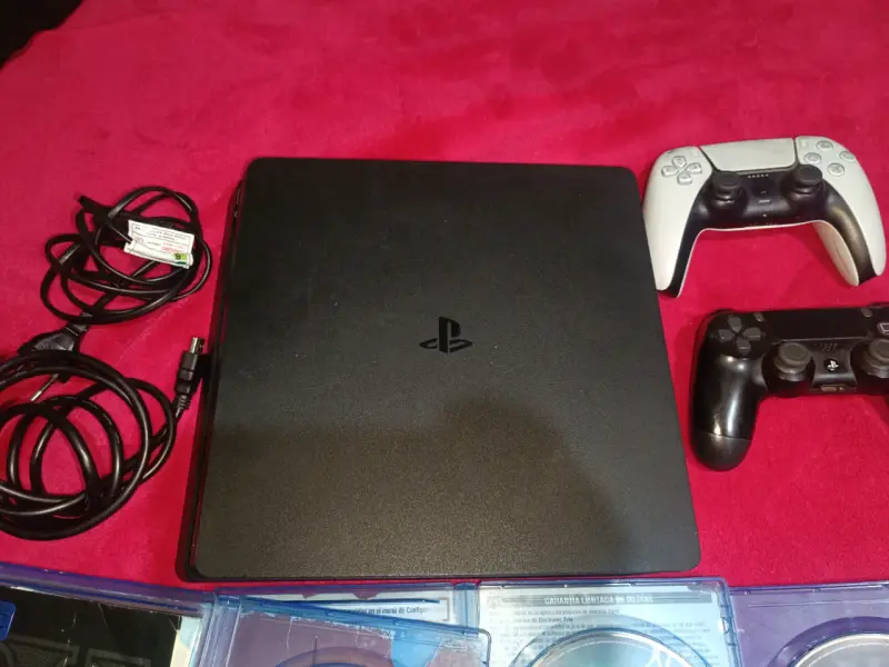 Consola PlayStation 4 con juegos y controles - 5