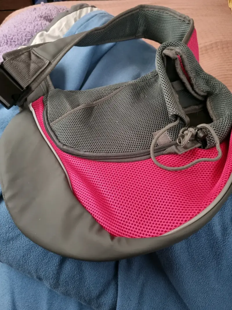 Bolso bandolera gris y rosado para mascotas - 2