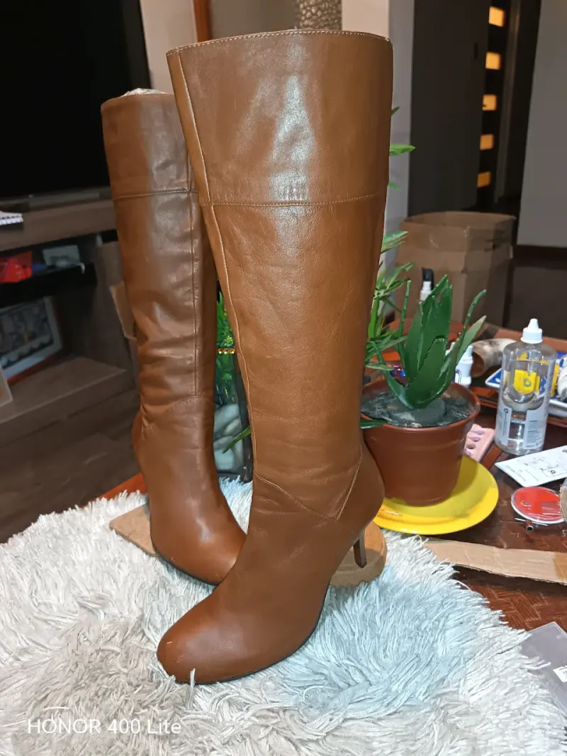 Botas de cuero marrón con tacón alto - 1