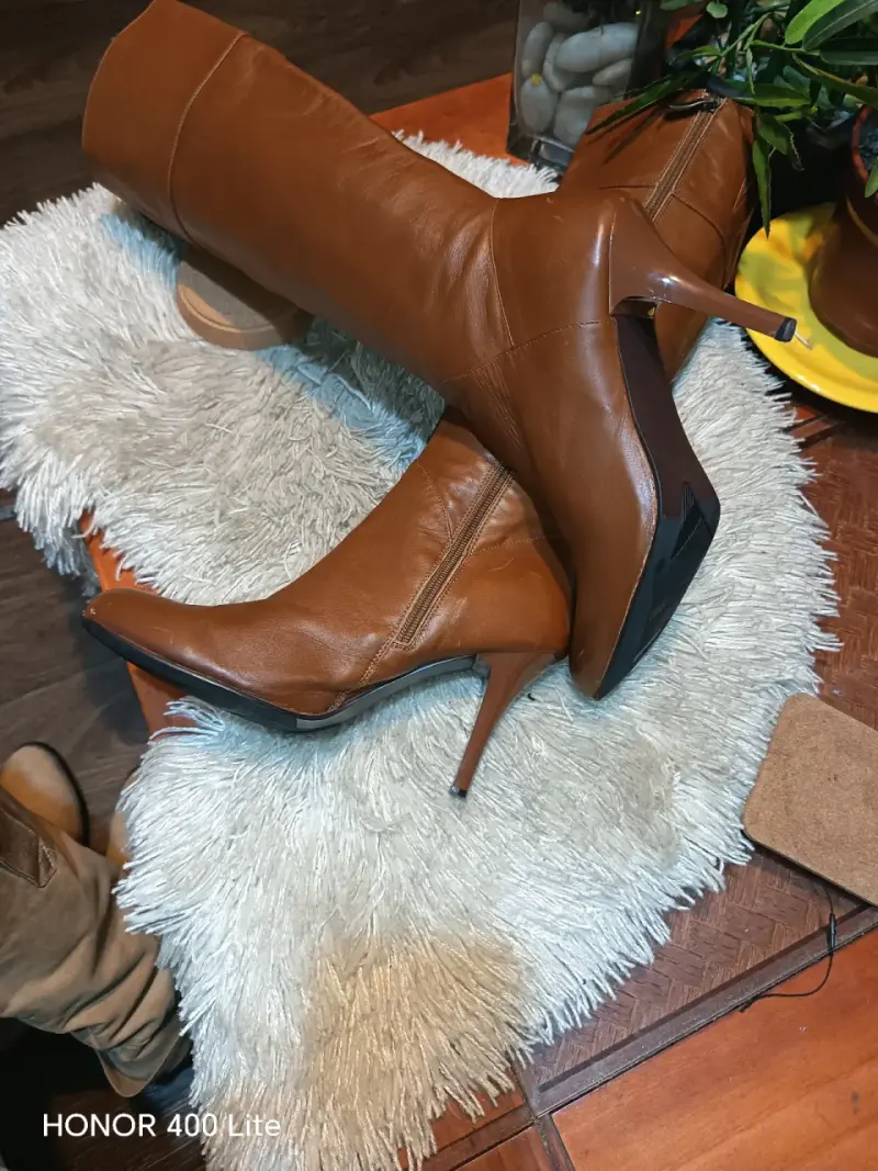 Botas de cuero marrón con tacón alto - 4