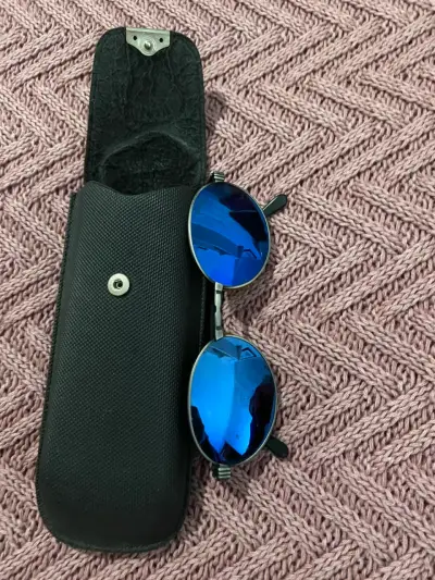Gafas de sol con estuche Lacoste azul espejo - miniatura 1