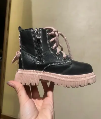 Botines de cuero negro para niños con suela rosada - miniatura 2