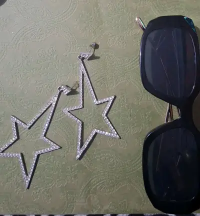 Aros colgantes de estrella con brillantes - miniatura 2