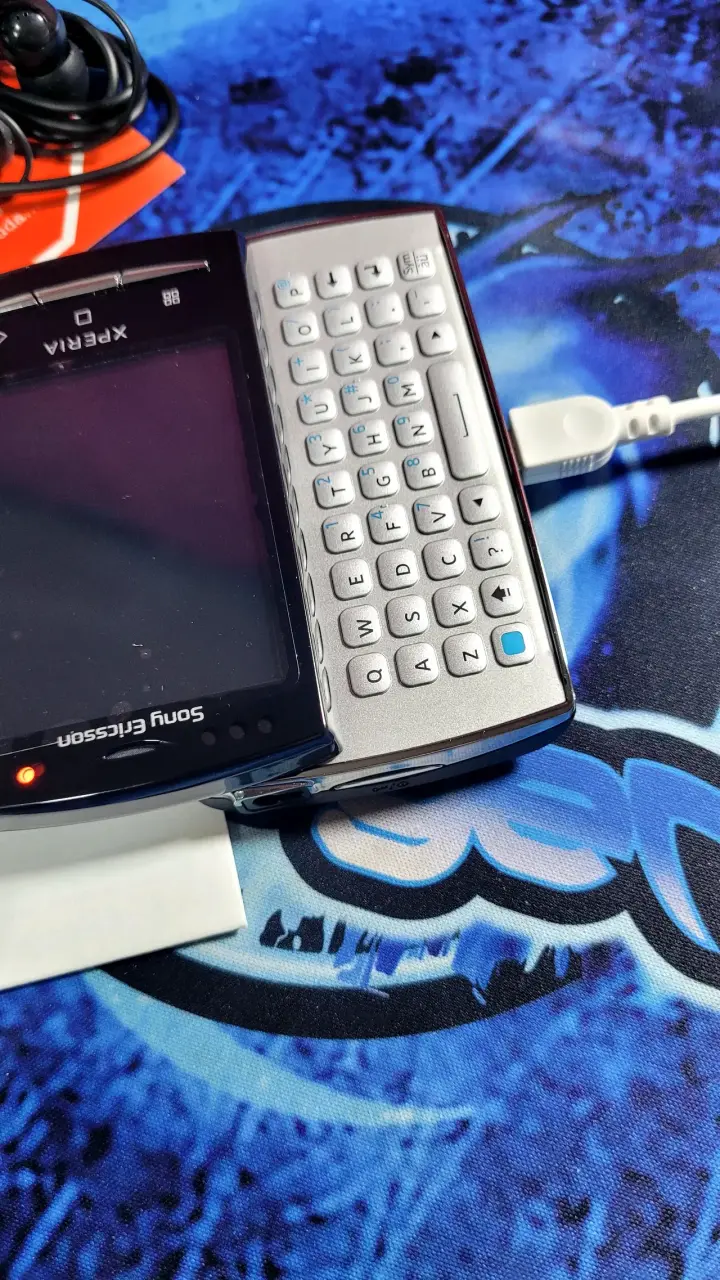 XPERIA X10 mini pro - 6