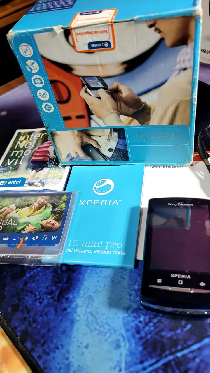 XPERIA X10 mini pro - 2
