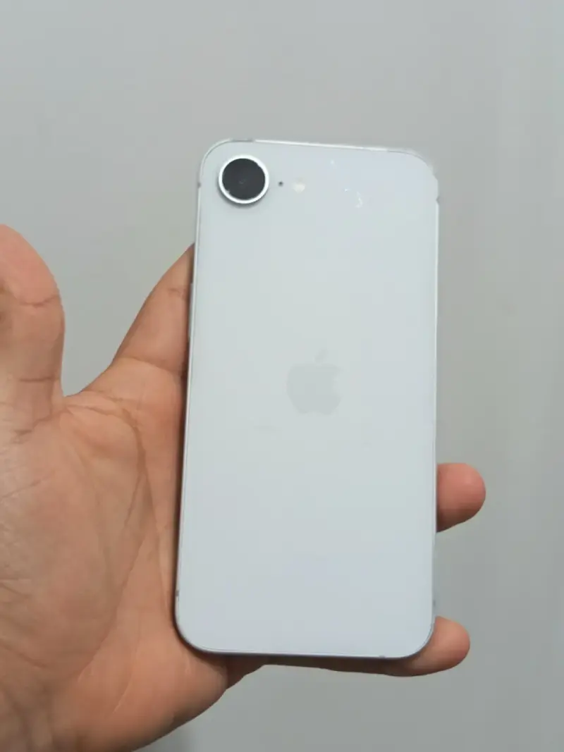 iPhone 16e the 128GB batería 92% - 2