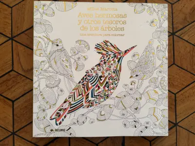 Libro para colorear 'Aves hermosas y otros tesoros' de Millie Marotta - miniatura 1