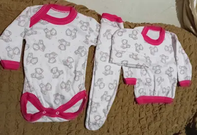 Set de ropa para bebé 4 piezas estampado - miniatura 2