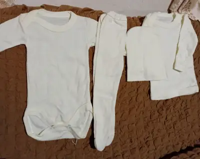Set de ropa para bebé 4 piezas estampado - miniatura 3