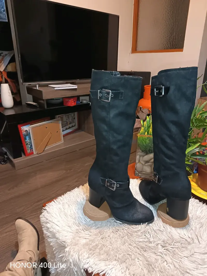 Botas negras de gamuza con tacón alto - 2