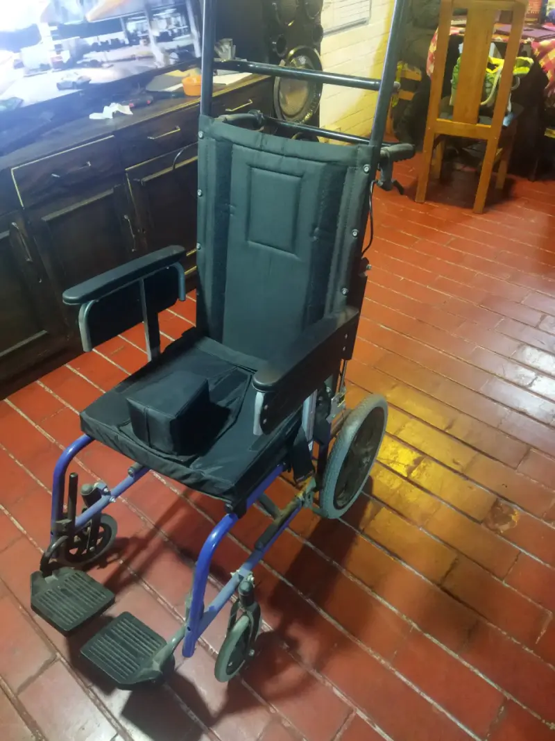 Silla de ruedas plegable ligera reclinable - 1