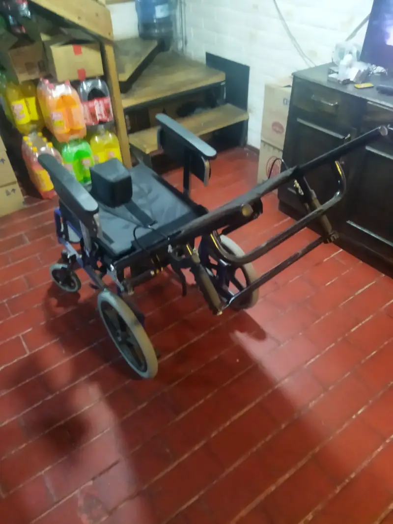 Silla de ruedas plegable ligera reclinable - 4