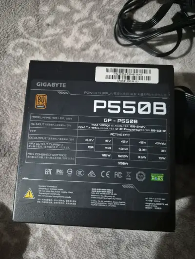 Fuente de Poder Gigabyte P550B 550W 80 Plus Bronze - miniatura 1