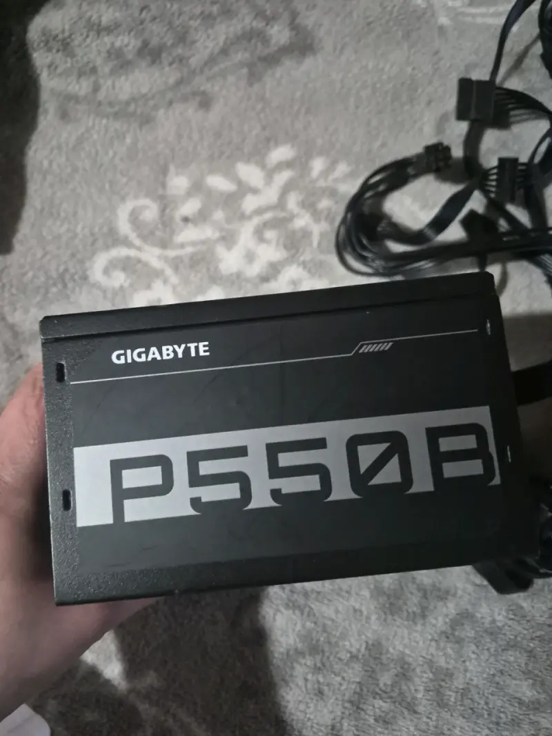 Fuente de Poder Gigabyte P550B 550W 80 Plus Bronze - 2