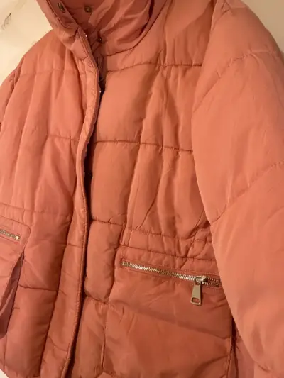 Chaqueta acolchada rosada para mujer - miniatura 3