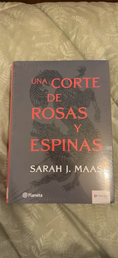 Libro 'Una Corte de Rosas y Espinas' de Sarah J. Maas - miniatura 1