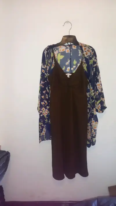 Vestido con kimono floral y top metálico - miniatura 1