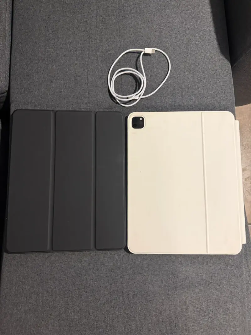 iPad Pro 12.9 M2 sexta generación con accesorios - 2