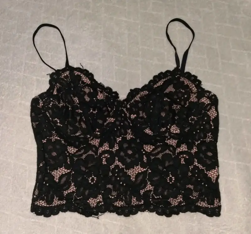 Top de encaje negro H&M elegante - 1
