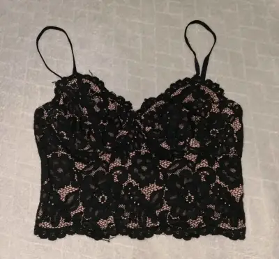 Top de encaje negro H&M elegante - miniatura 1