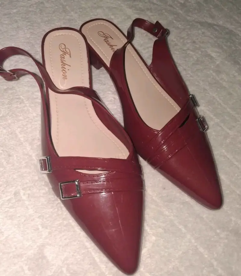 Zapatos de mujer rojos con hebilla - 1