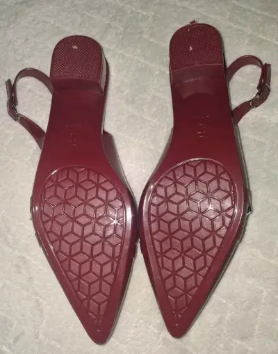 Zapatos de mujer rojos con hebilla - miniatura 2