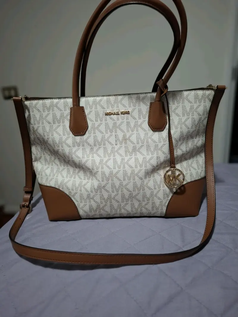 Bolso Michael Kors beige y marrón con logo - 1