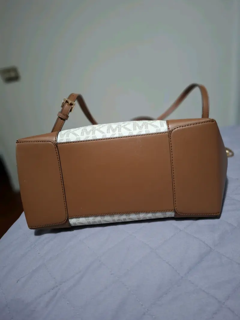 Bolso Michael Kors beige y marrón con logo - 2