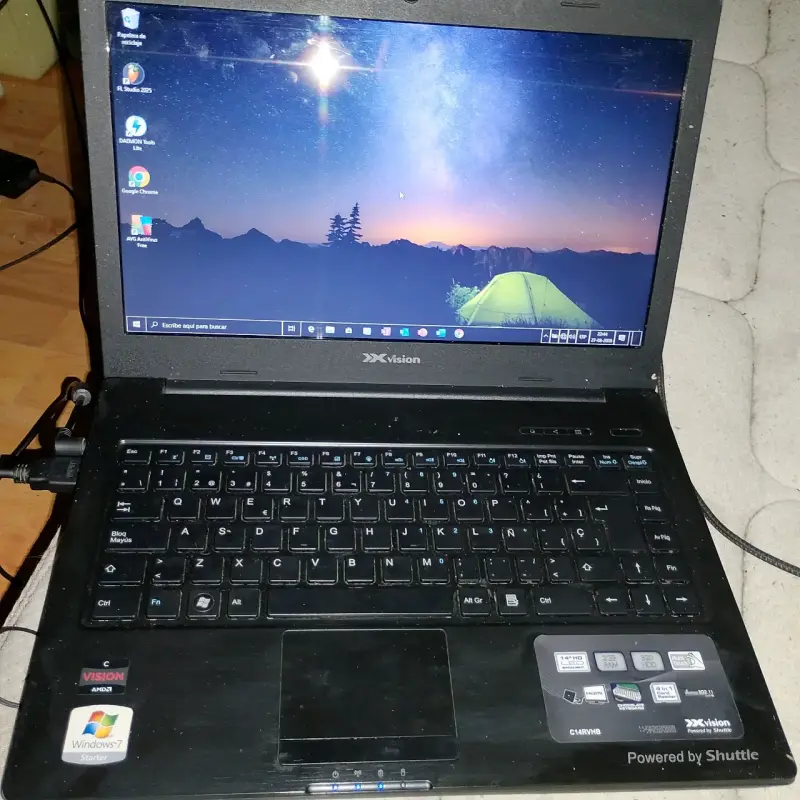 Notebook Xvision con Windows 7 y teclado completo - 1