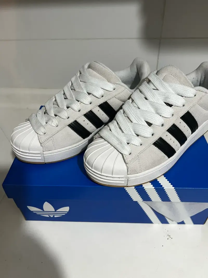 Zapatillas Adidas Superstar ST blancas y negras - 1