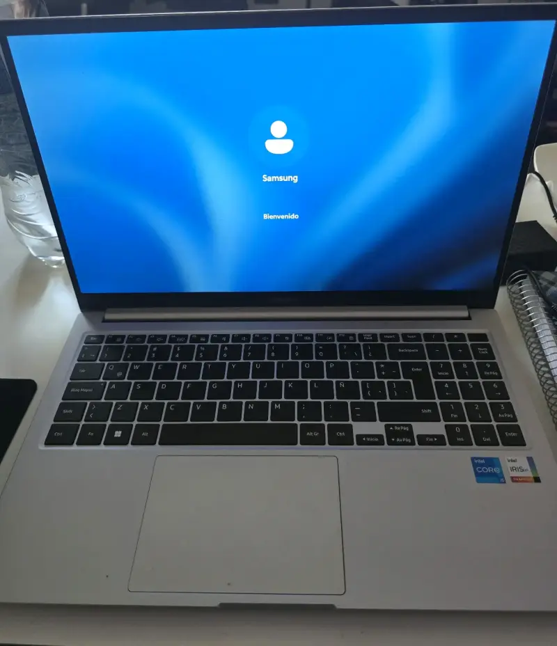 Laptop Samsung Galaxy Book i5 15.6 pulgadas - 1
