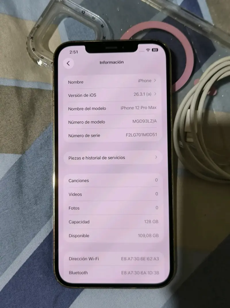 iPhone 12 Pro Max 128GB con funda y cable - 2