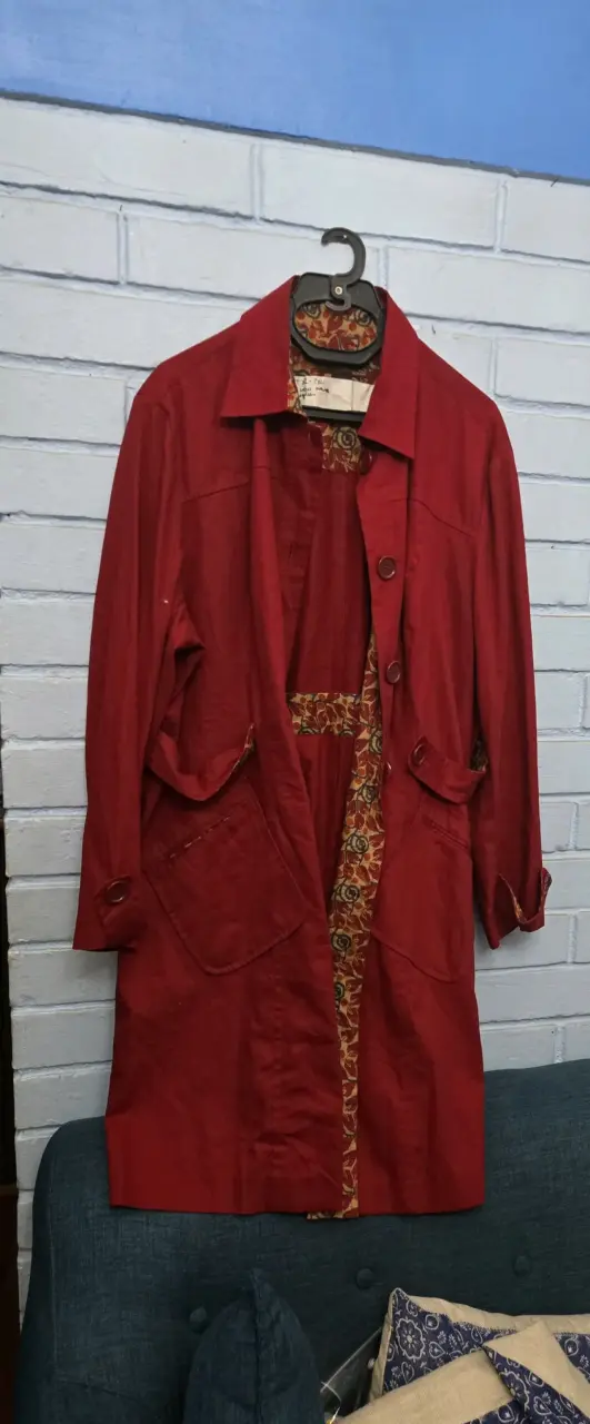Abrigo rojo Bandolino para mujer con diseño floral