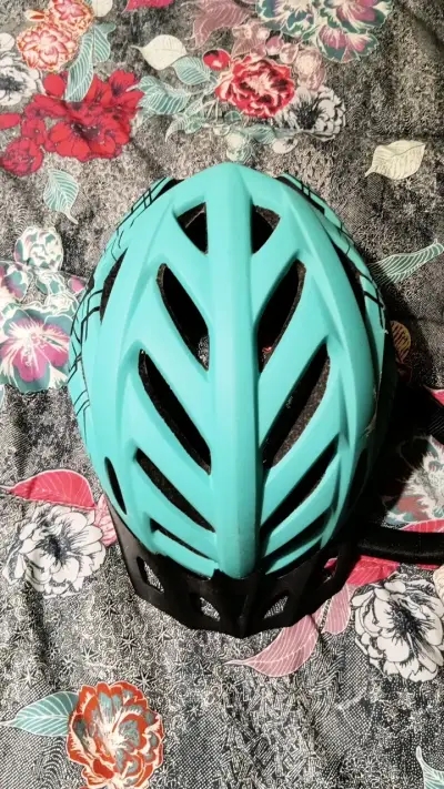 Casco de bicicleta Power Bike verde con diseño - miniatura 1